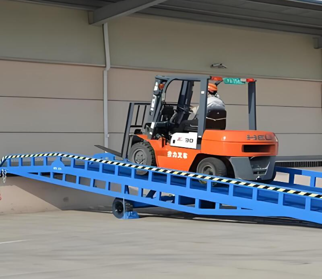 邓州移动式卸货平台（叉车用）